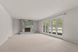 W6425 Lakeview Ct, Menasha, WI 54952 - Photo 7