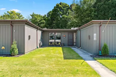 1004 W Crescent Drive, Manitowoc, WI 54220 - Photo 3