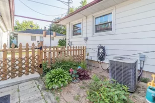 1718 S Pearl St, New London, WI 54961 - Photo 31