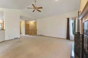 8 Hampton Ct, Fond du Lac, WI 54935 - Photo 9
