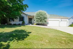 8 Hampton Ct, Fond du Lac, WI 54935 - Photo 1