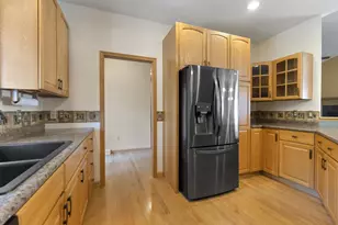 8 Hampton Ct, Fond du Lac, WI 54935 - Photo 3