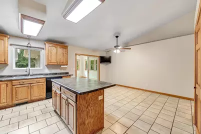 3533 Leeds Castle Drive, Green Bay, WI 54313 - Photo 9