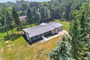 1900 Leonard Point Rd, Oshkosh, WI 54904 - Photo 5