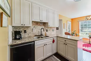 2520 Village Ln, Oshkosh, WI 54904 - Photo 13