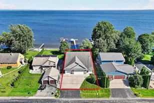 4666 Island View Dr, Oshkosh, WI 54901 - Photo 3
