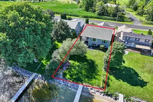 4666 Island View Dr, Oshkosh, WI 54901 - Photo 11
