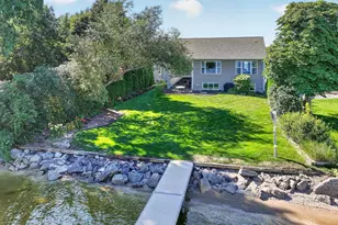 4666 Island View Dr, Oshkosh, WI 54901 - Photo 1