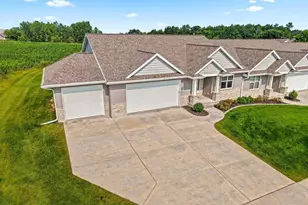 911 Barronwood Dr, Green Bay, WI 54311 - Photo 9