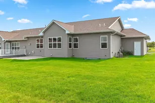 911 Barronwood Dr, Green Bay, WI 54311 - Photo 5