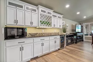 2305 Jesse Ln, Suamico, WI 54313 - Photo 9