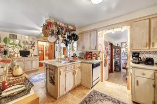 1762 Chateau Dr, Green Bay, WI 54304 - Photo 9