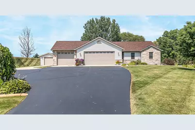 206 Donovan Circle, Rosendale, WI 54974 - Photo 1