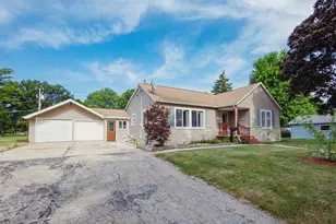 721 Washington Ave, North Fond du Lac, WI 54937 - Photo 3