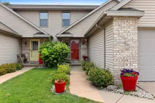 1275 N Franco Ct, De Pere, WI 54115 - Photo 3