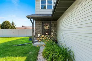 2744 Monaco Dr, Green Bay, WI 54311 - Photo 9