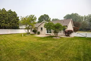 1203 Montclaire Ct, Appleton, WI 54915 - Photo 9