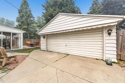 1033 Royal Boulevard, Green Bay, WI 54303 - Photo 25