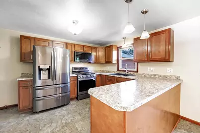 557 Ruth Street, Green Bay, WI 54302 - Photo 7