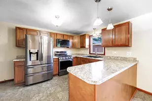 557 Ruth St, Green Bay, WI 54302 - Photo 7