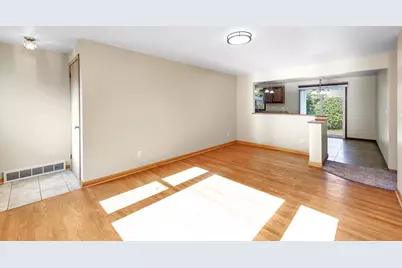 557 Ruth Street, Green Bay, WI 54302 - Photo 5