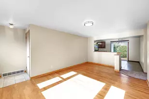 557 Ruth St, Green Bay, WI 54302 - Photo 5