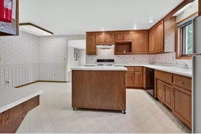 713 Canberry Court, De Pere, WI 54115 - Photo 7