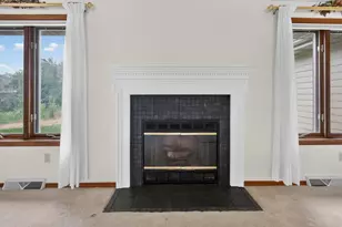 713 Canberry Ct, De Pere, WI 54115 - Photo 9