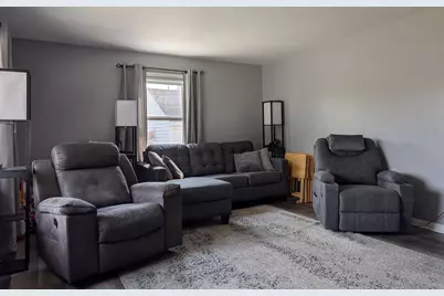 415 W 19th Avenue, Oshkosh, WI 54902 - Photo 7