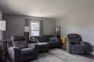 415 W 19th Ave, Oshkosh, WI 54902 - Photo 7