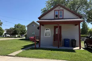 121 E Melvin Ave, Oshkosh, WI 54901 - Photo 1
