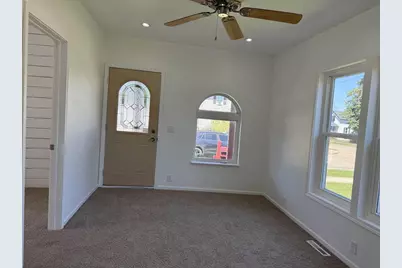 121 E Melvin Avenue, Oshkosh, WI 54901 - Photo 5