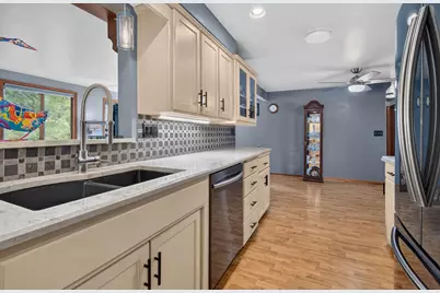 511 S Superior Road, Green Bay, WI 54311 - Photo 5