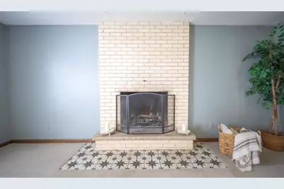 559 Hilltop Drive, Green Bay, WI 54301 - Photo 5