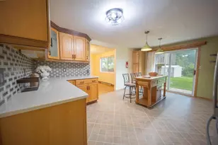 559 Hilltop Dr, Green Bay, WI 54301 - Photo 7