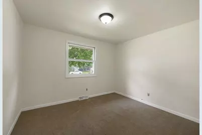 2320 Manitowoc Road, Green Bay, WI 54311 - Photo 13