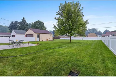 1237 Bond Street, Green Bay, WI 54303 - Photo 7