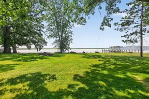 2507 Edgewood Ln, Oshkosh, WI 54904 - Photo 3