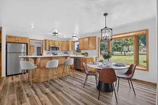 2507 Edgewood Ln, Oshkosh, WI 54904 - Photo 5