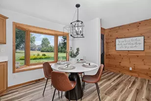 2507 Edgewood Ln, Oshkosh, WI 54904 - Photo 7
