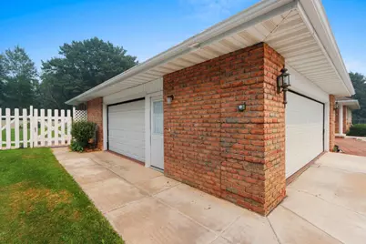 2615 Edgewood Lane, Green Bay, WI 54302 - Photo 3