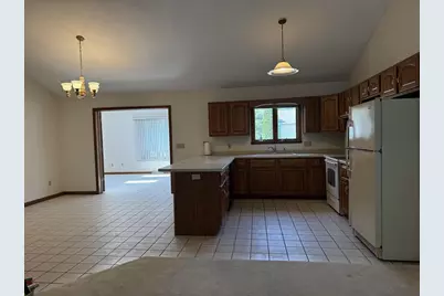 178 E Pioneer Road, Fond du Lac, WI 54935 - Photo 7