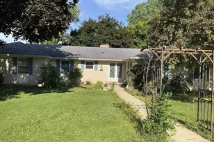 2478 Sunrise Ct, Green Bay, WI 54302 - Photo 1