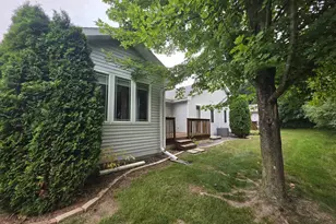 82 Queens Way, Fond du Lac, WI 54935 - Photo 3