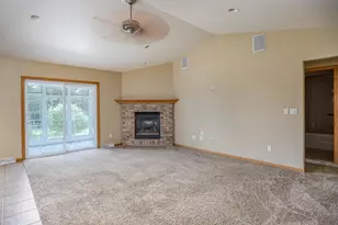 E9051 Rocky Mountain Dr, New London, WI 54961 - Photo 7