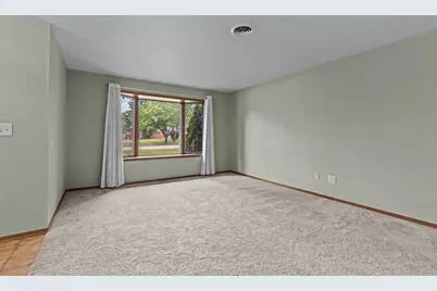 301 Oak Manor Drive, Oshkosh, WI 54904 - Photo 15