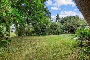 301 Oak Manor Dr, Oshkosh, WI 54904 - Photo 11