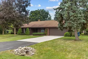 301 Oak Manor Dr, Oshkosh, WI 54904 - Photo 3