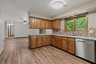 301 Oak Manor Dr, Oshkosh, WI 54904 - Photo 27