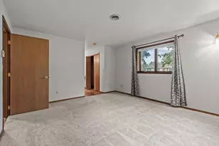 301 Oak Manor Dr, Oshkosh, WI 54904 - Photo 41
